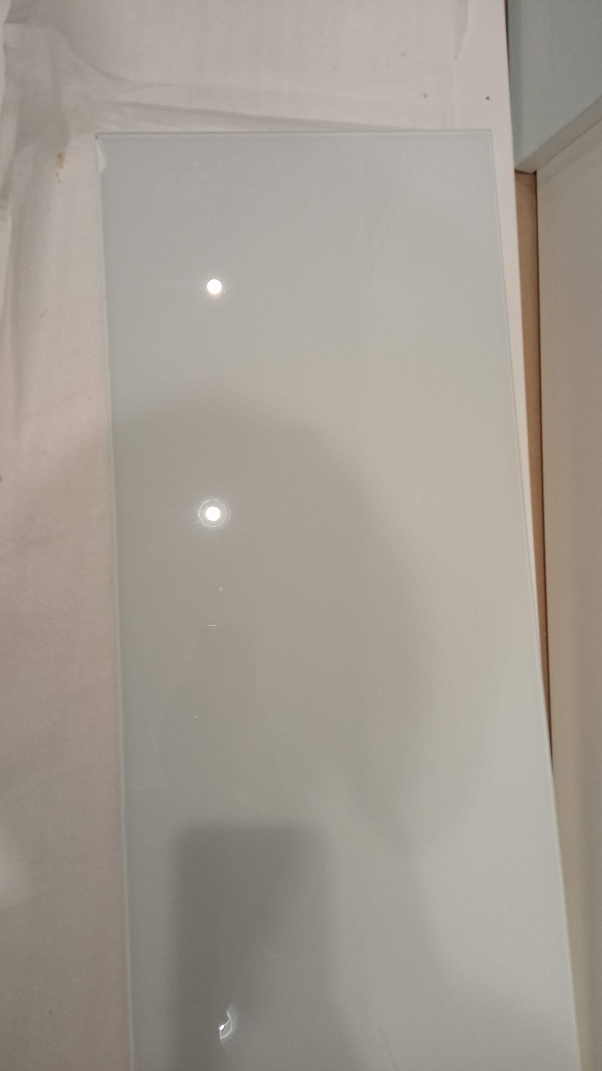 Фотография покупателя товара Тумба под ТВ подвесная №3, 1400х420х300, цвет белый ЛДСП / белое стекло