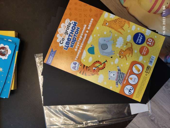 Фотография покупателя товара Картон двусторонний А4, тонированный в массе, 10 листов, 180 г/м², чёрный - Фото 3