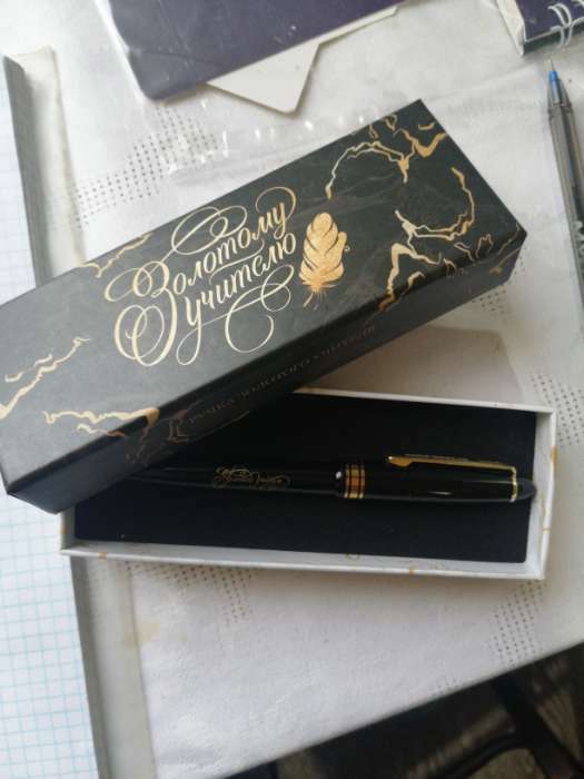 Фотография покупателя товара Ручка в подарочной коробке «Золотому учителю», пластик, синяя паста, 1.0 мм - Фото 1