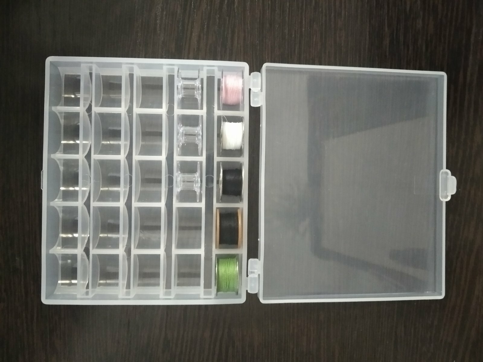 Фотография покупателя товара Органайзер для ниток, на 25 шпулек, 12 × 10 × 3 см, цвет прозрачный