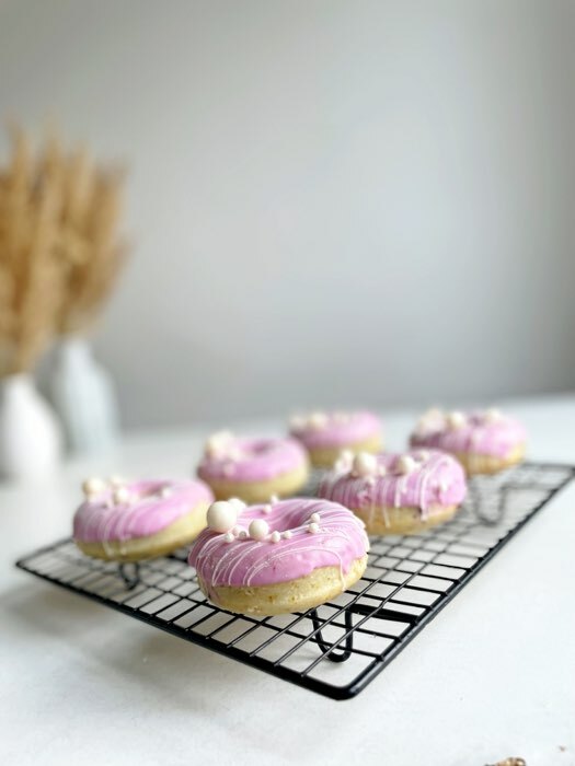 Фотография покупателя товара Форма силиконовая для выпечки Доляна «Пончик», 26×18 см, 6 ячеек, 7×2,8 см, цвет розовый - Фото 6