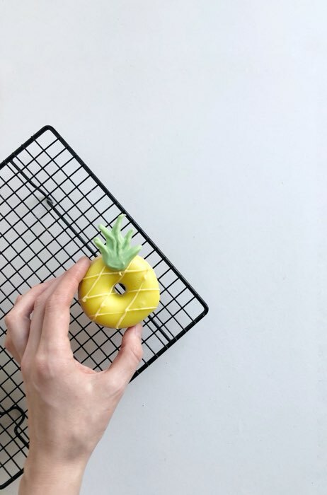 Фотография покупателя товара Форма для выпечки Доляна «Пончик», силикон, 26×18×2,5 см, 6 ячеек (d=7,5 см), цвет персиковый - Фото 5