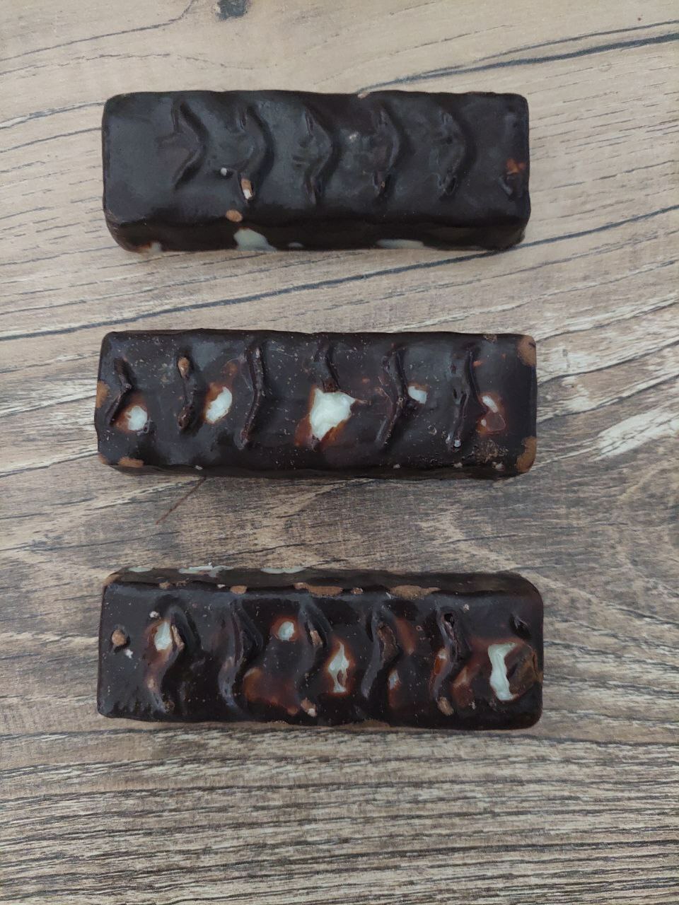 Фотография покупателя товара Форма для шоколада и конфет «Батончик классический», 21×14 см, 3 ячейки (9×3×1,6 см), цвет прозрачный - Фото 2