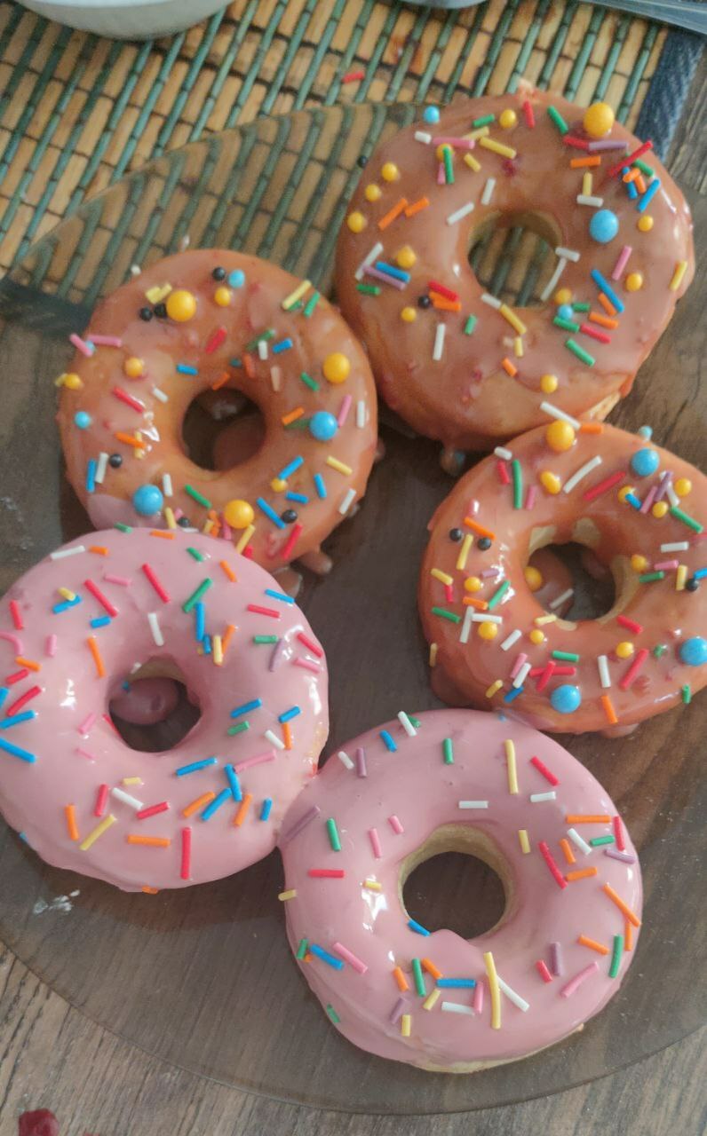 Фотография покупателя товара Форма для выпечки Доляна «Сладости. Пончик», силикон, 28,5х28,5х3 см, 9 ячеек (d=8 см), цвет розовый - Фото 3