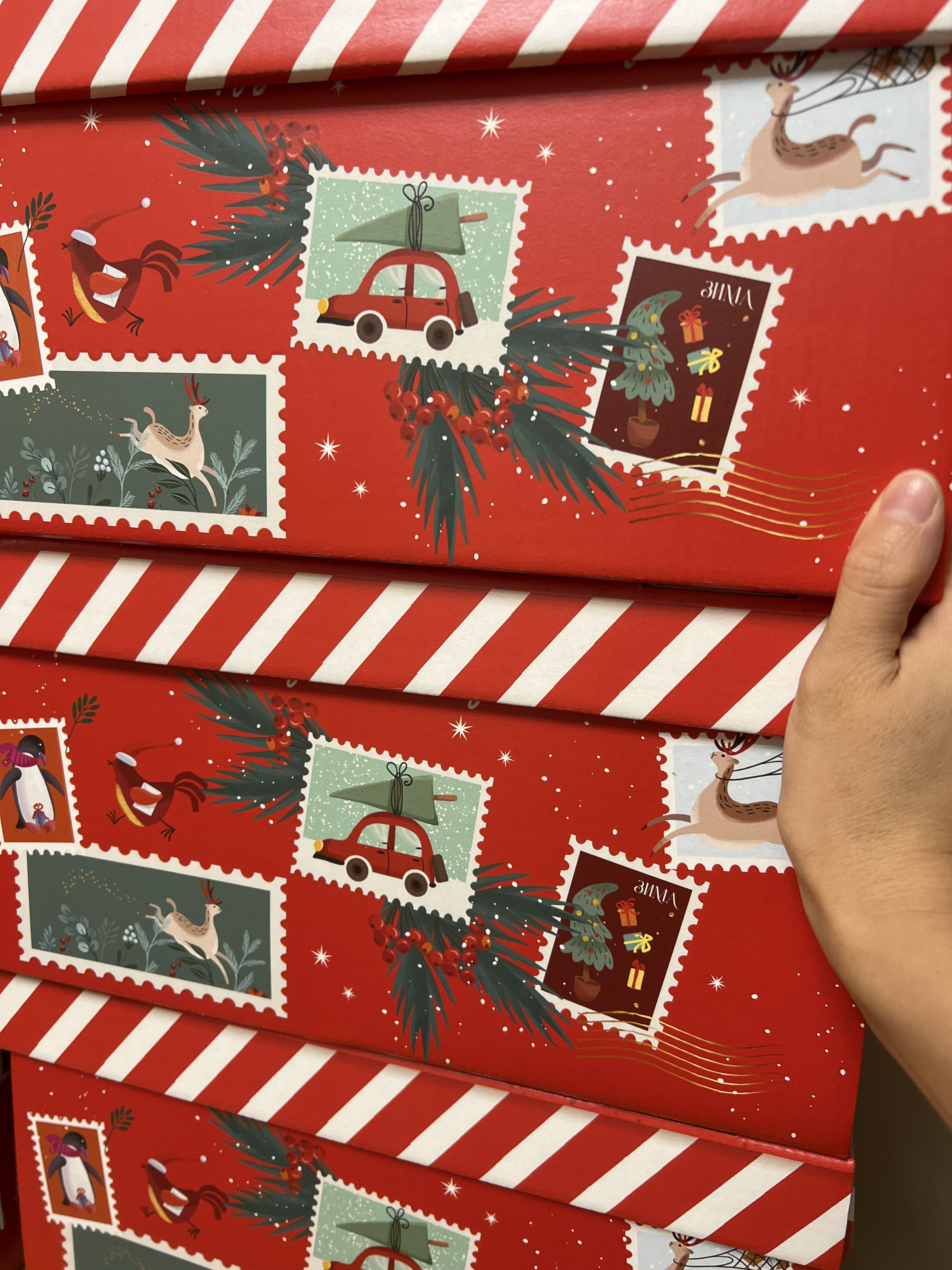 Фотография покупателя товара Складная коробка «Новогодний подарок», 31,2 х 25,6 х 16,1 см, Новый год