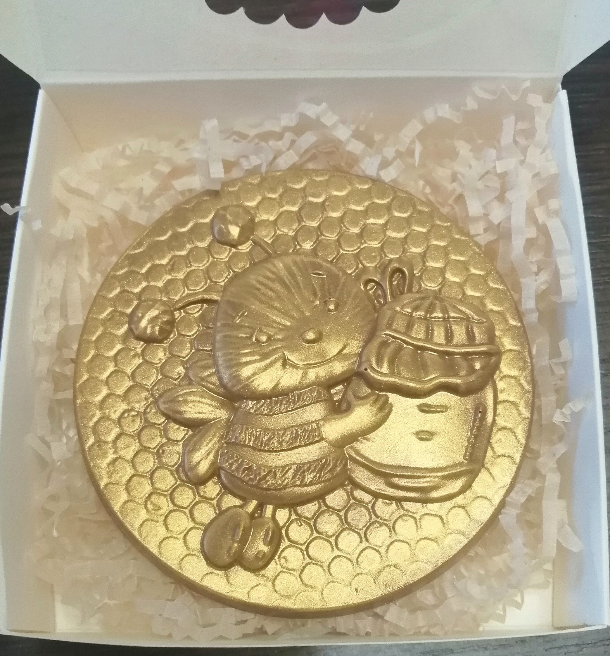 Фотография покупателя товара Форма для шоколада и конфет «Медаль Пчелка», 100×12 мм, цвет прозрачный - Фото 2