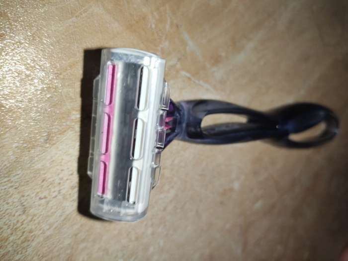 Фотография покупателя товара Станок бритвенный женский BIC Click 3 Sensitive + 2 сменные кассеты