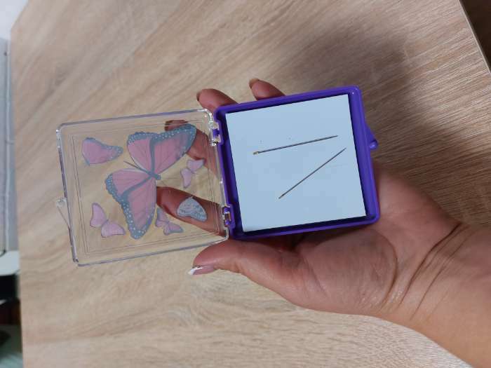 Фотография покупателя товара Игольница магнитная «Бабочки», с иглами, 7 × 8 см, цвет фиолетовый