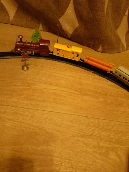 Фотография покупателя товара Железная дорога «Классический поезд», со светозвуковыми эффектами, протяжённость пути 2,89 м