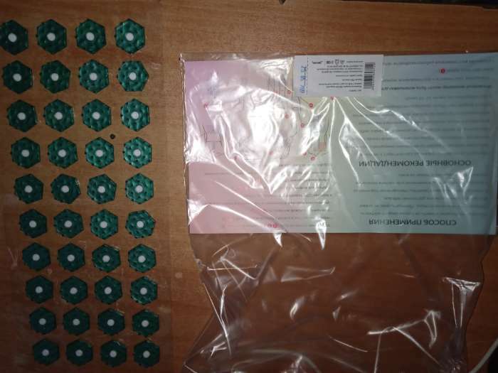 Фотография покупателя товара Ипликатор-коврик, основа ПВХ, 40 модулей, 14 × 32 см, цвет прозрачный/зелёный