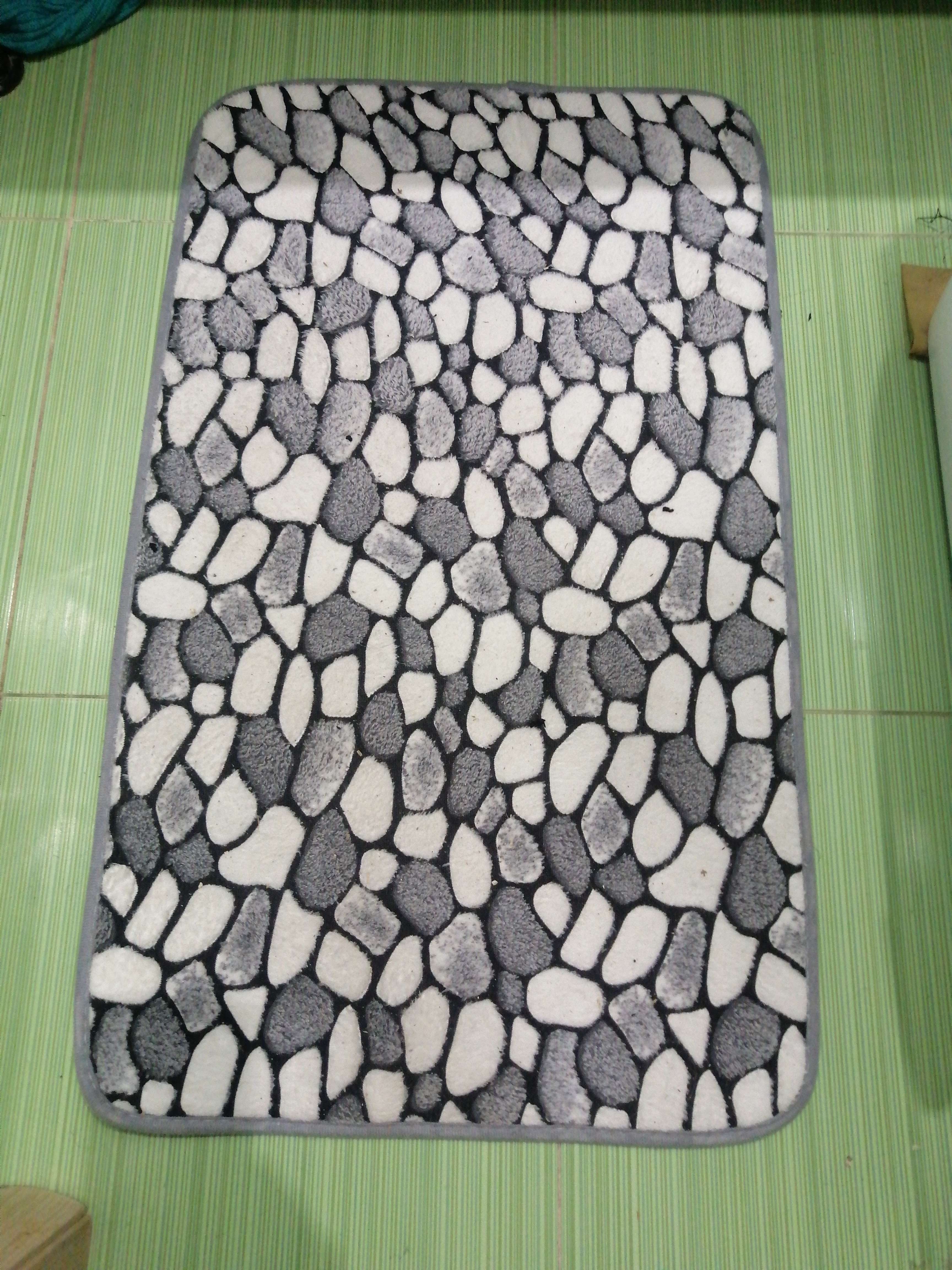 Фотография покупателя товара Набор ковриков для ванной и туалета Доляна «Галька», 2 шт, 40×49 см, 50×80 см - Фото 2