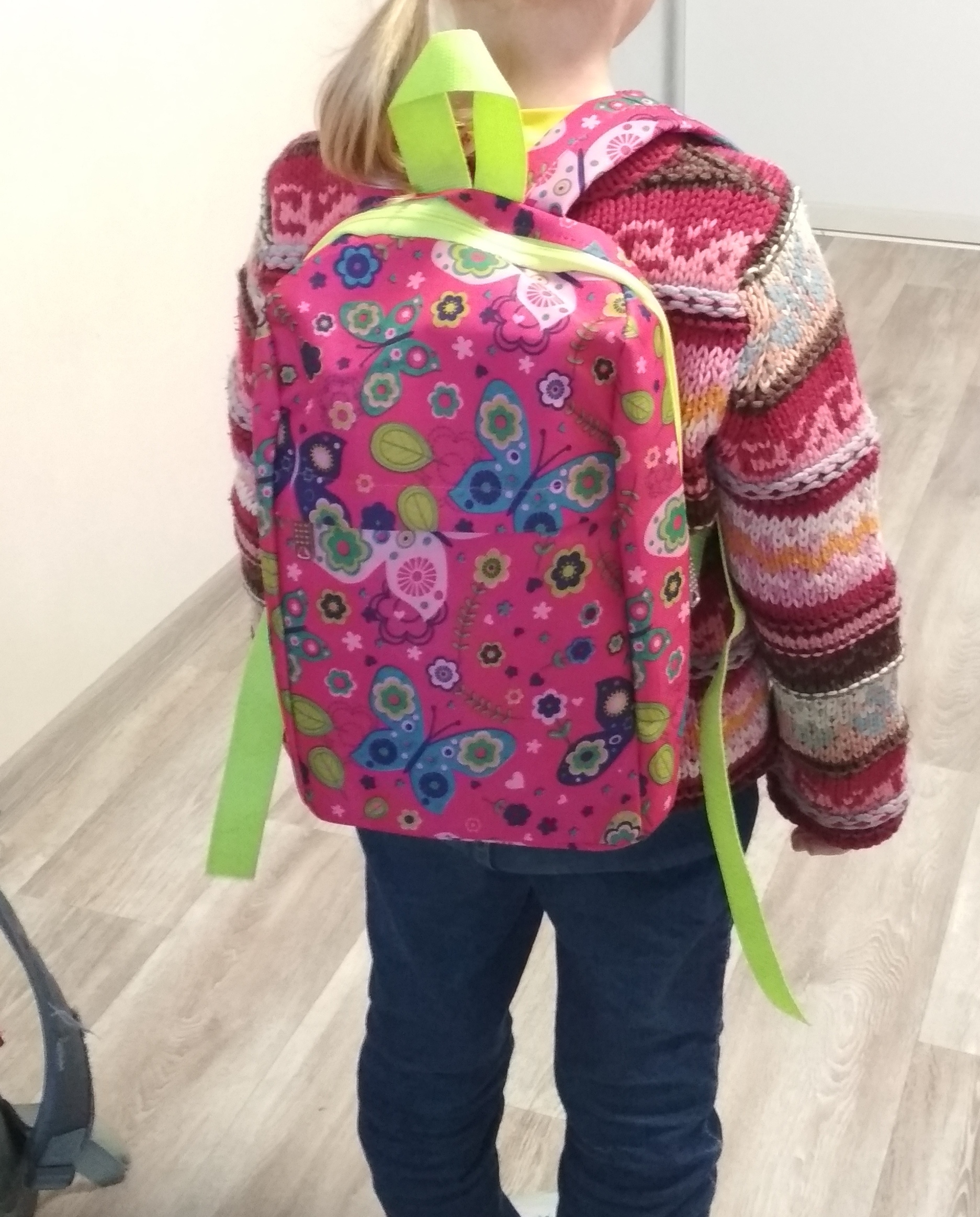 Фотография покупателя товара Рюкзак детский "Горох", 1 отдел на молнии, 2 наружных кармана, цвет розовый - Фото 2
