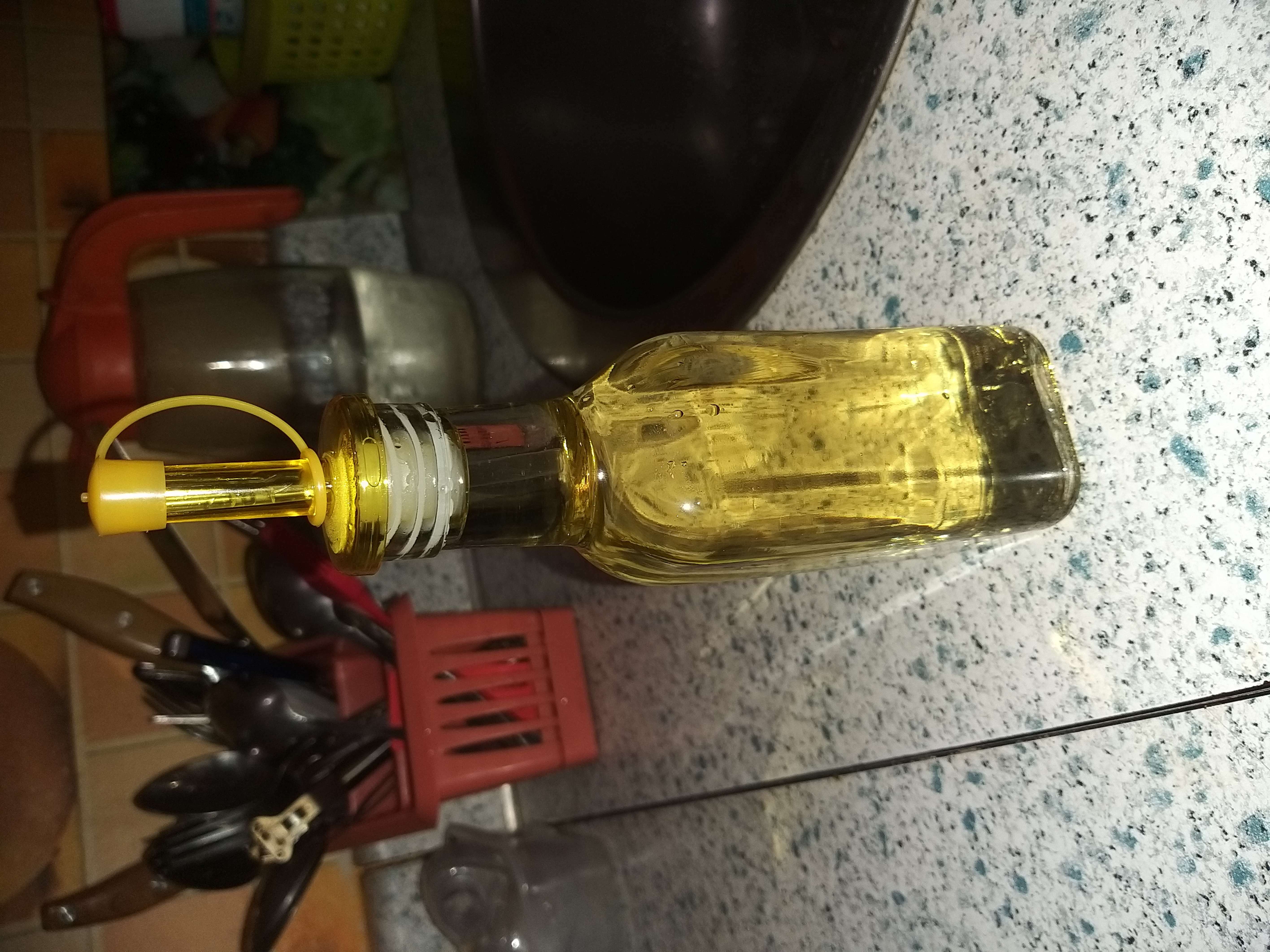 Фотография покупателя товара Бутыль стеклянная для масла и уксуса Доляна «Классик», 200 мл, h=20 см, цвет МИКС - Фото 2