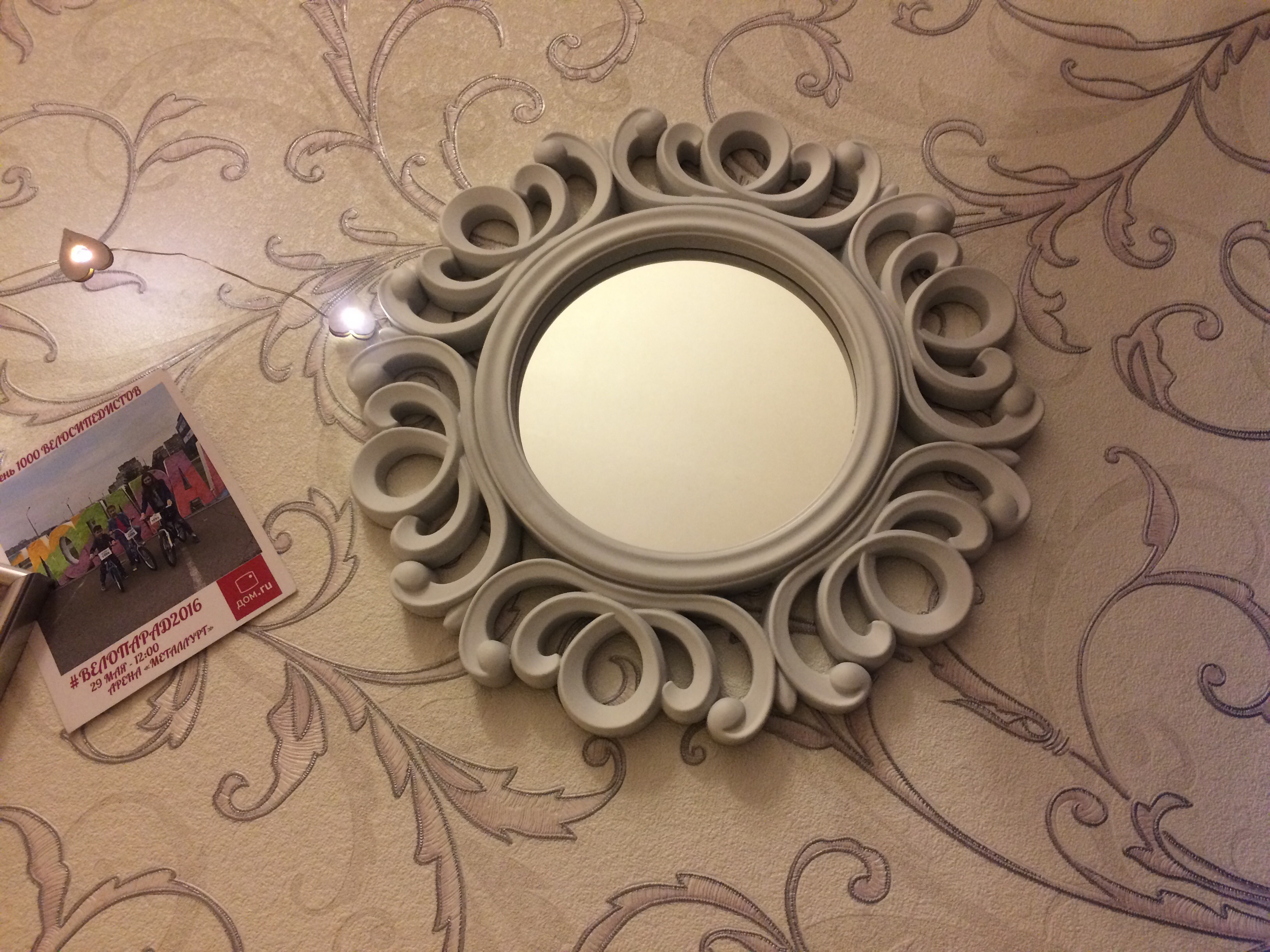 Фотография покупателя товара Зеркало настенное «Завитки», d зеркальной поверхности 12,5 см, цвет «состаренное серебро» - Фото 1