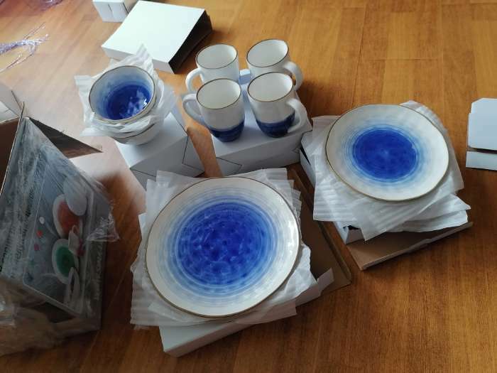Фотография покупателя товара Набор фарфоровой посуды Доляна «Космос», 16 предметов: 4 тарелки d=21 см, 4 тарелки d=27,5 см, 4 миски d=13 см, 4 кружки 400 мл, цвет красный - Фото 8