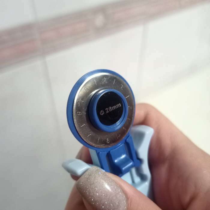 Фотография покупателя товара Нож раскройный, d = 28 мм, 15 × 3,5 см, цвет голубой - Фото 1