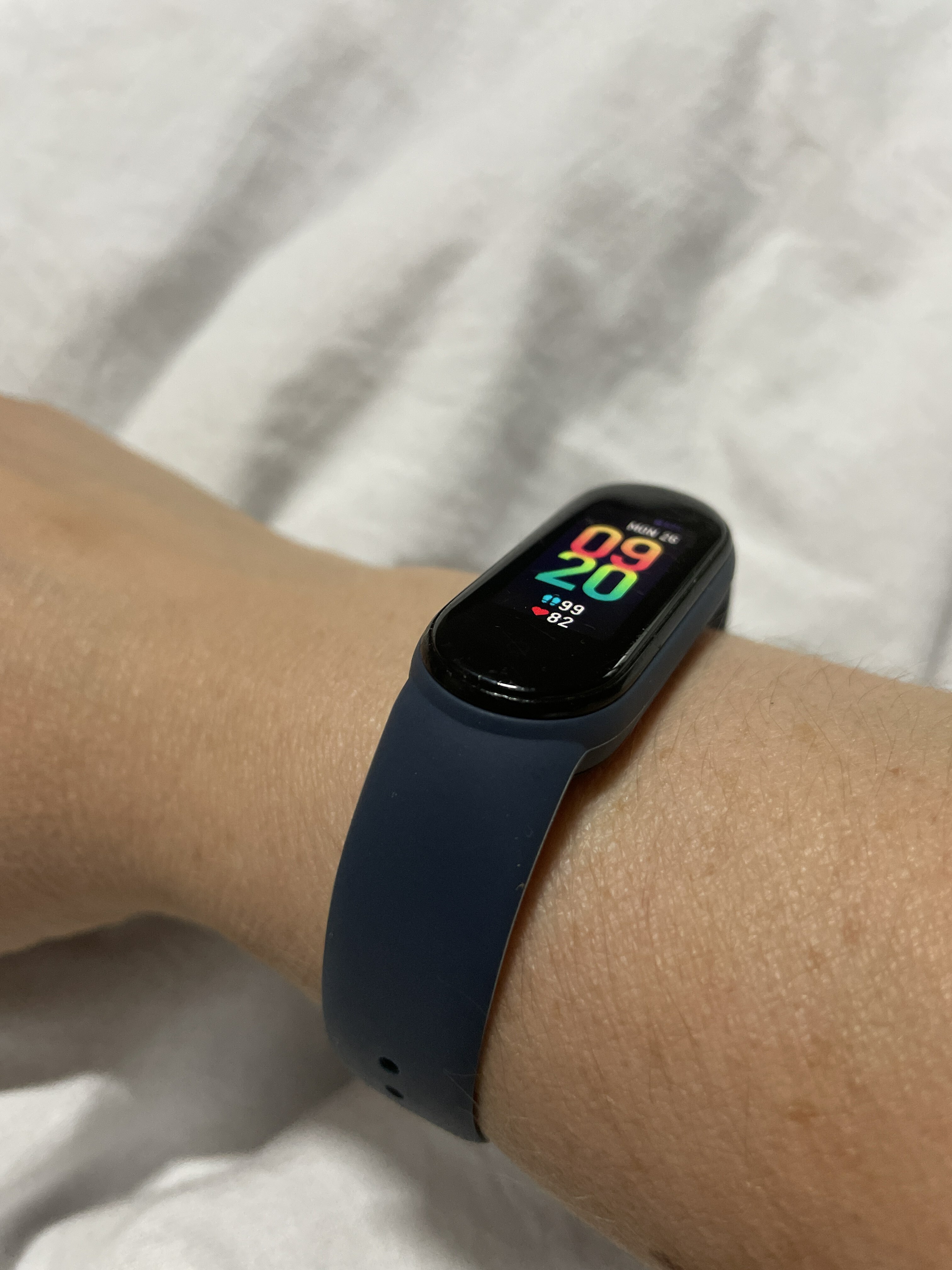 Фотография покупателя товара Ремешок для фитнес-браслета Mi Band 5/6 LuazON, силиконовый, белый - Фото 4