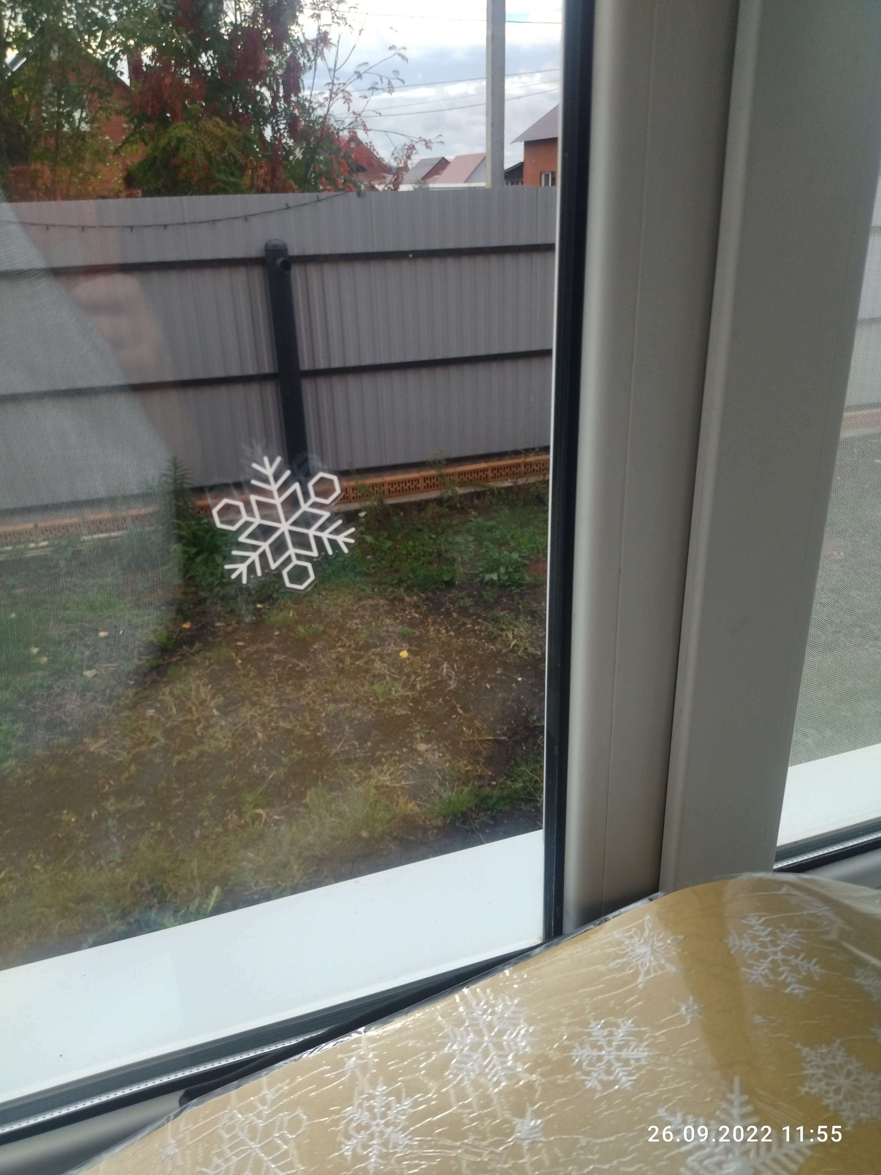 Фотография покупателя товара Виниловые наклейки на окна «Снежинки», многоразовые, 70 х 25 см, Новый год - Фото 3