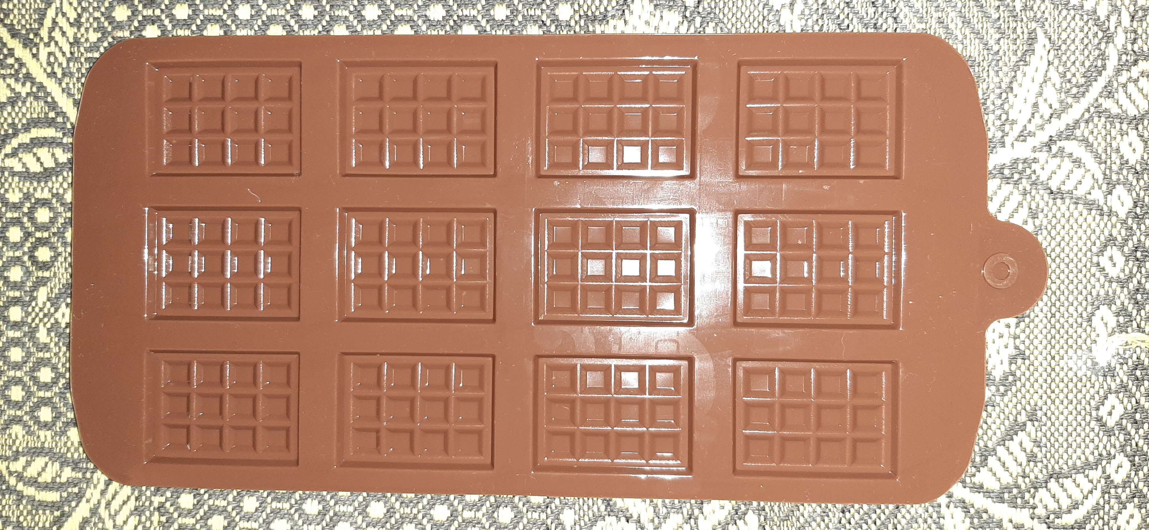 Фотография покупателя товара Форма для шоколада Доляна «Плитка», силикон, 21×11 см, 12 ячеек (2,7×3,9 см), цвет коричневый - Фото 27