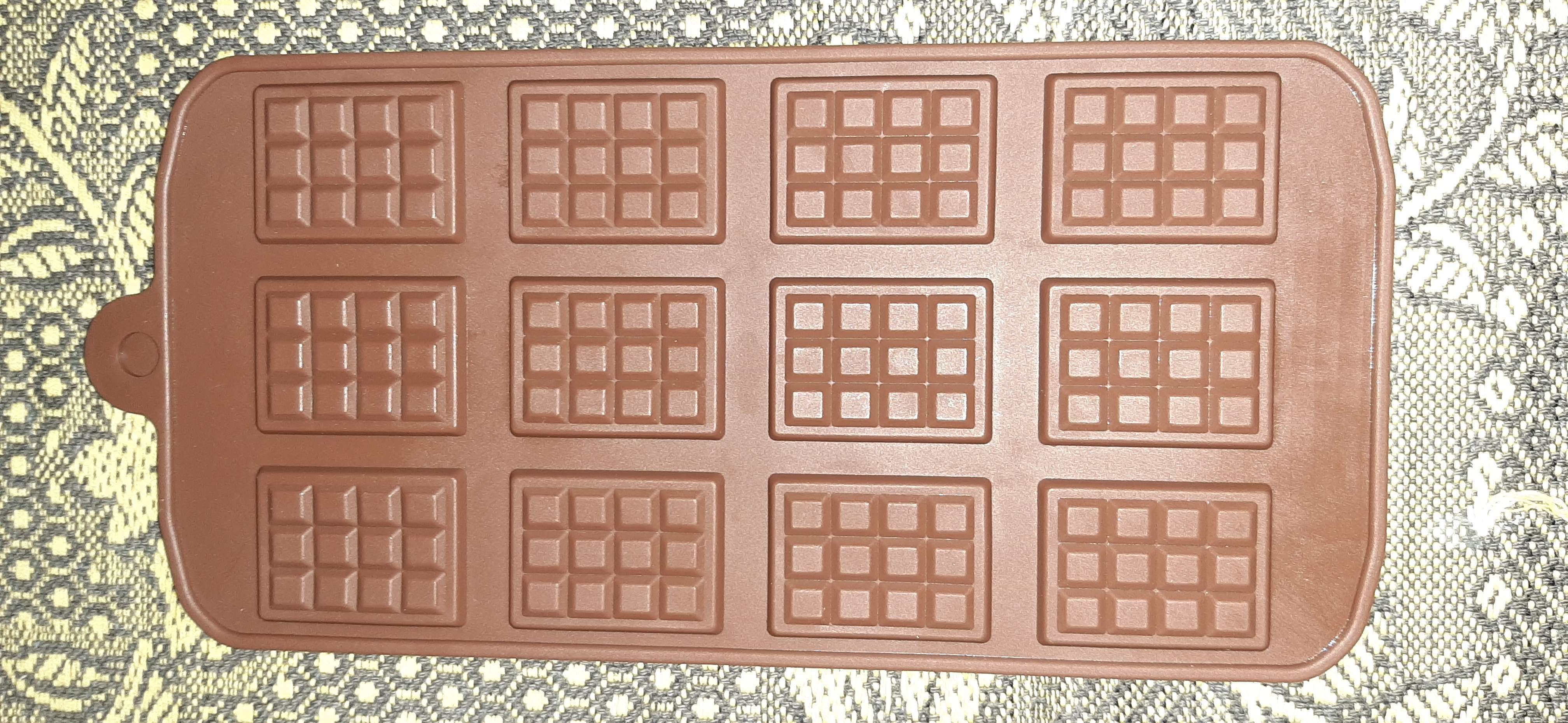 Фотография покупателя товара Форма для шоколада Доляна «Плитка», силикон, 21×11 см, 12 ячеек (2,7×3,9 см), цвет коричневый - Фото 28
