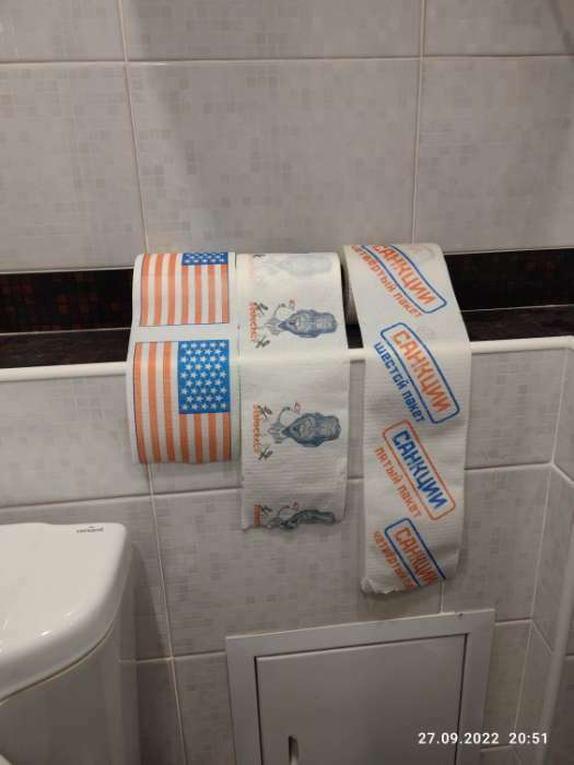 Фотография покупателя товара Сувенирная туалетная бумага "Американский флаг США", 9,5х10х9,5 см - Фото 1
