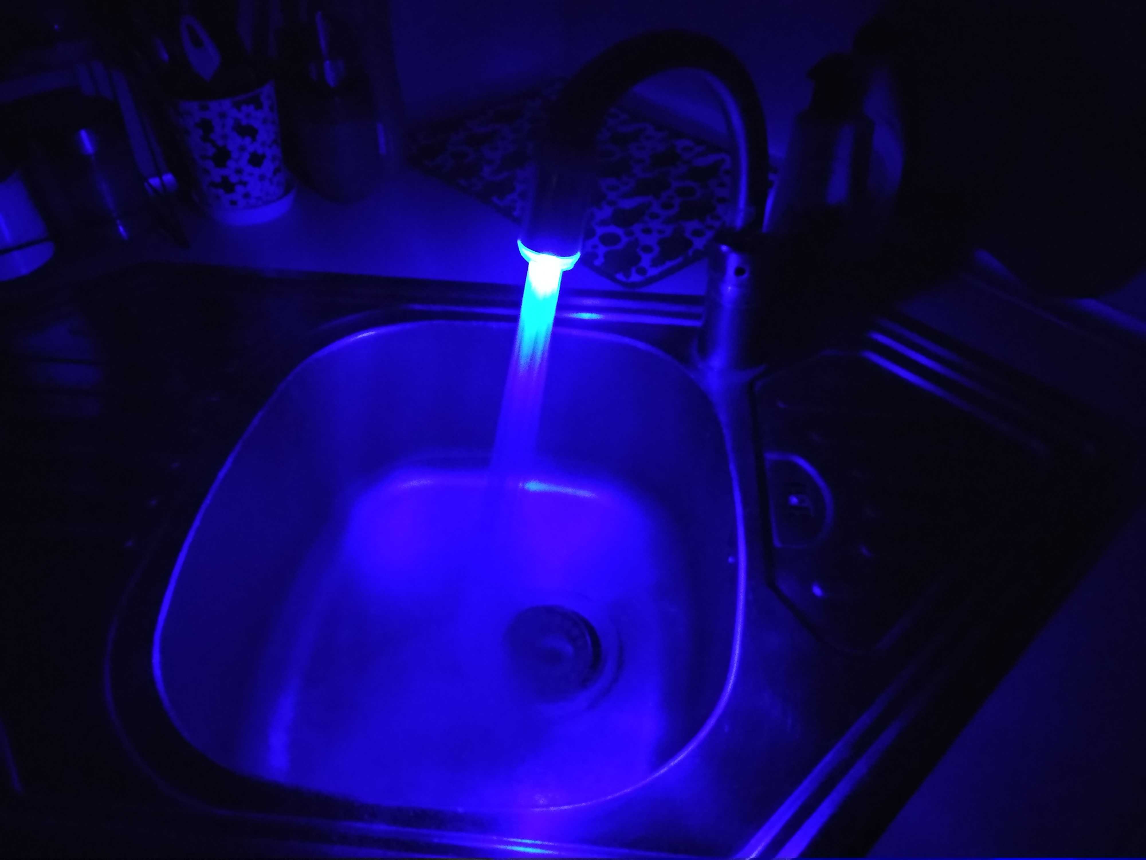Фотография покупателя товара Насадка на кран с подсветкой LED 2 цвета, с датчиком температуры - Фото 1