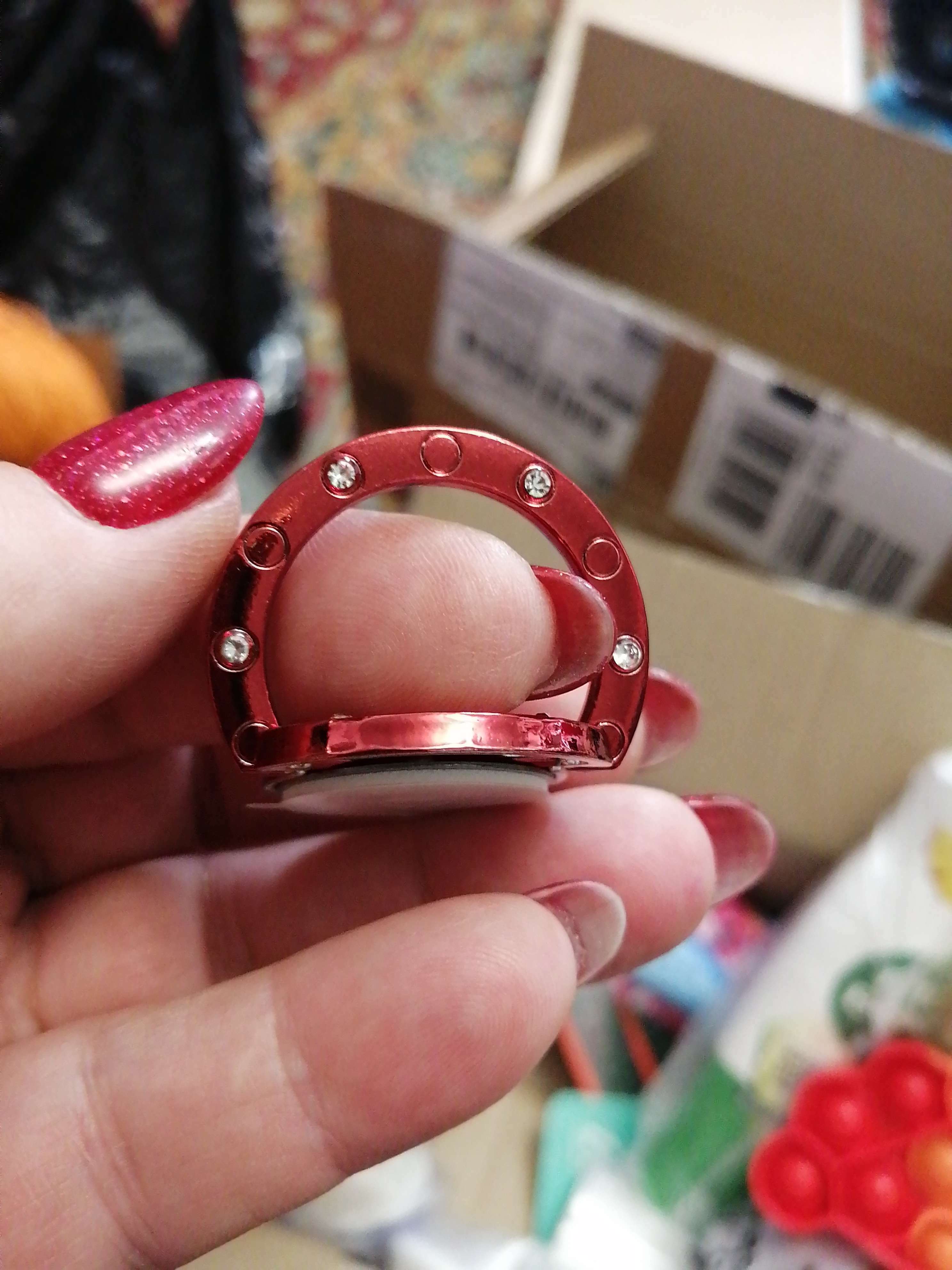 Фотография покупателя товара Держатель-подставка с кольцом для телефона LuazON, в кольца с камнями, красный
