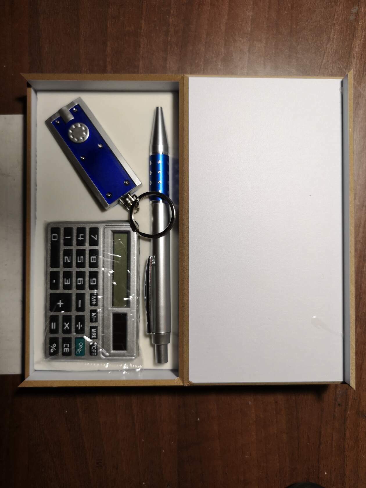 Фотография покупателя товара Набор подарочный 3в1 (ручка, калькулятор, фонарик синий) - Фото 1