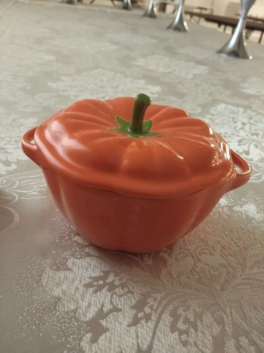 Фотография покупателя товара Горшочек из жаропрочной керамики для запекания «Тыква», 400 мл, 16×13×8,5 см, посуда для Хэллоуина, цвет оранжевый - Фото 1