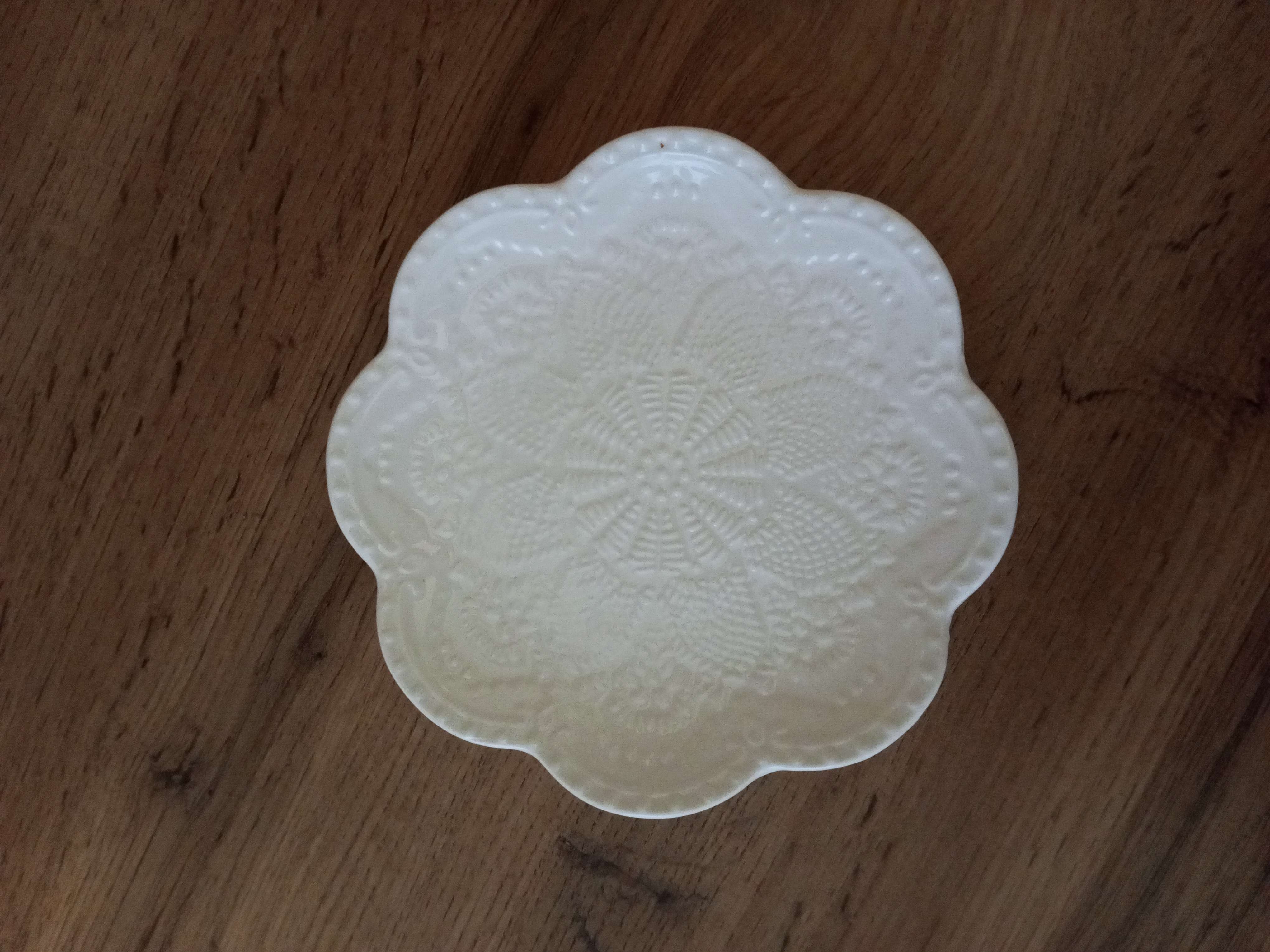 Фотография покупателя товара Тарелка фарфоровая десертная Доляна «Сьюзен», d=15,5 см, цвет белый