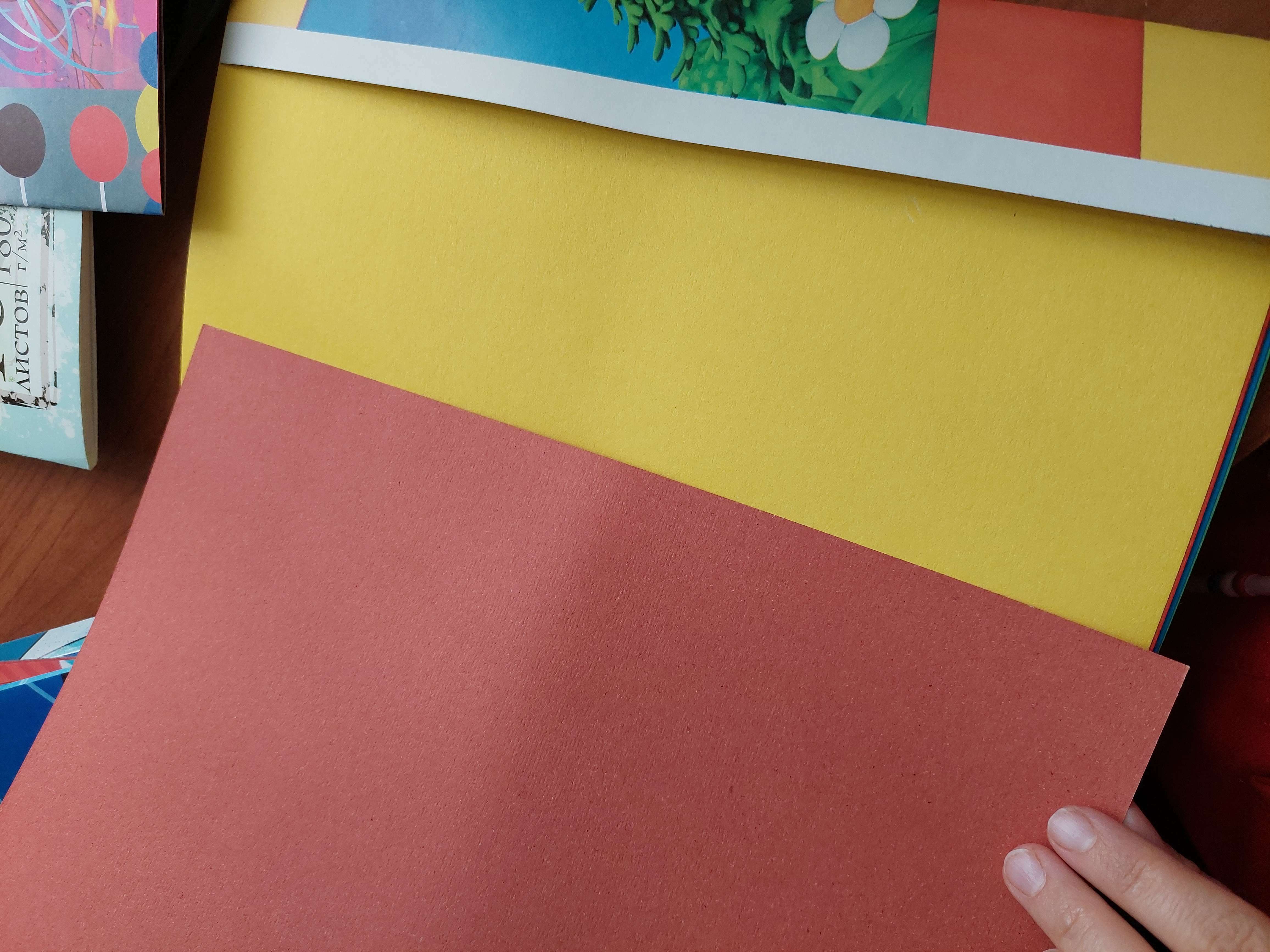 Фотография покупателя товара Картон цветной, А4, 8 листов, 8 цветов, немелованный, двусторонний, в папке, 220 г/м², Смешарики - Фото 2