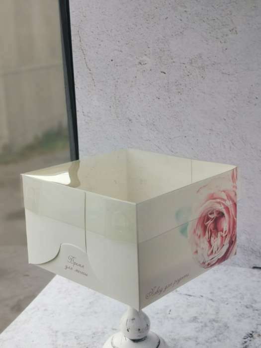 Фотография покупателя товара Коробка на 4 капкейка, кондитерская упаковка «Повод для радости», 16 х 16 х 10 см - Фото 1