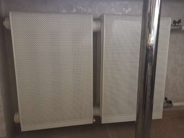 Фотография покупателя товара Экран на чугунный радиатор ZEIN Гольф, 595х380 мм, 4 секции, металлический, перфорированный - Фото 3
