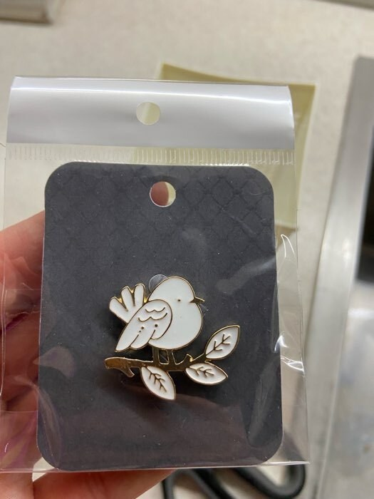 Фотография покупателя товара Значок «Птичка» на веточке, цвет белый в золоте