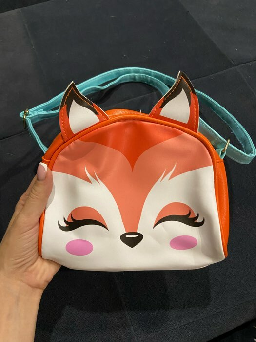 Фотография покупателя товара Сумка детская для девочки «Лисенок», искусственная кожа, с брелоком, 18×15×2 см - Фото 3