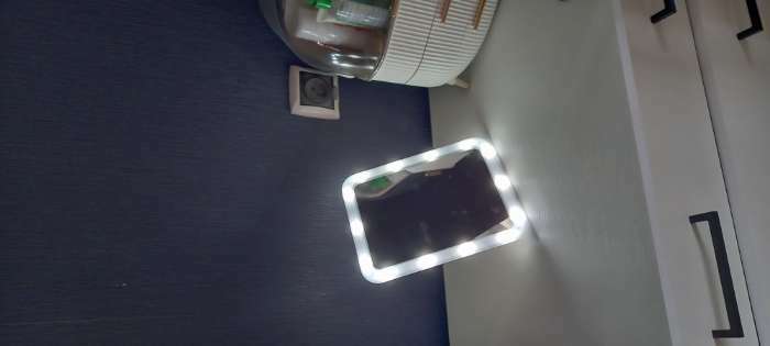 Фотография покупателя товара Зеркало Luazon KZ-01, подсветка, настольное, 14 диодов, 4хАА (не в комплекте), белое - Фото 1
