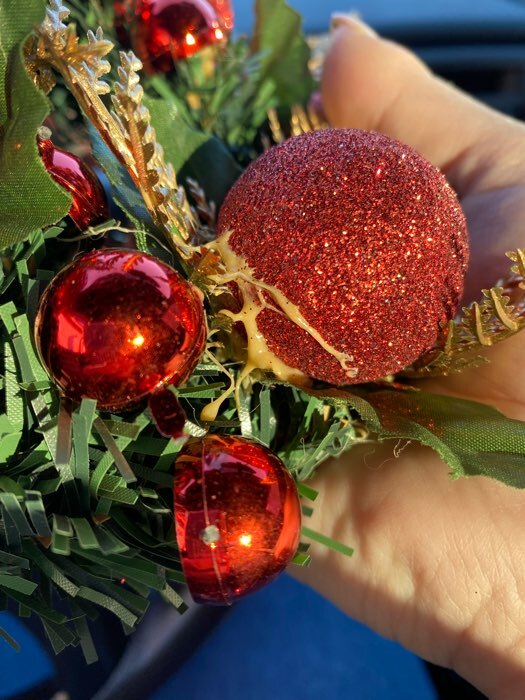 Фотография покупателя товара Венок новогодний d-20 см "Красные шарики" - Фото 3
