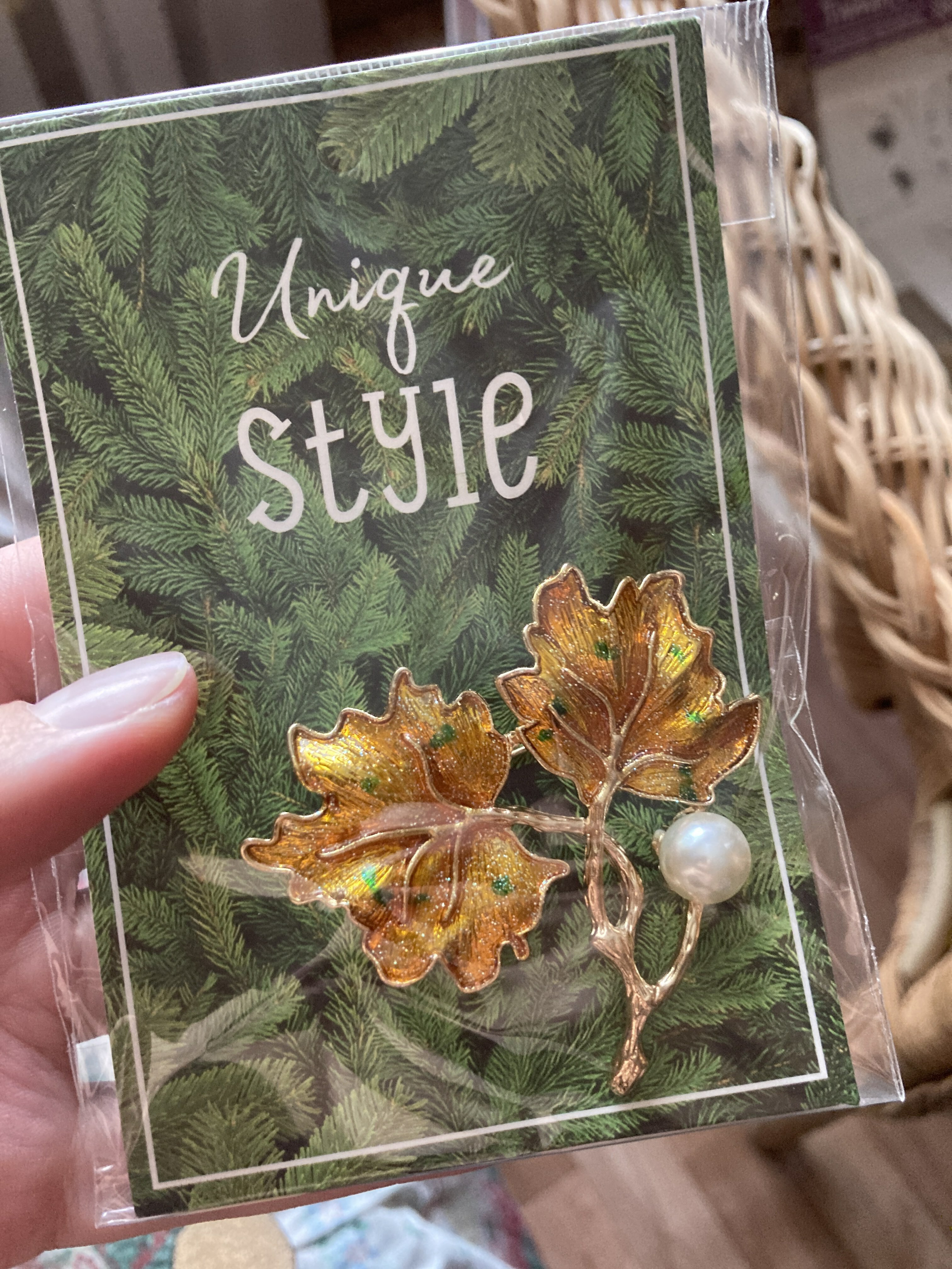 Фотография покупателя товара Брошь «Листья кленовые», цветная в золоте