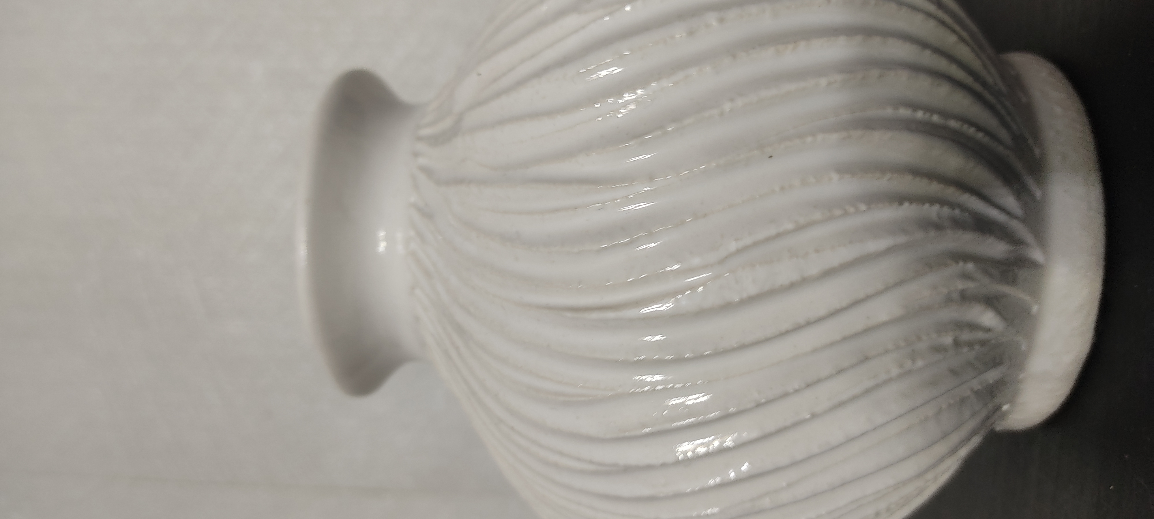 Фотография покупателя товара Ваза керамическая "Шарик", настольная, белая, 13 см, узор микс - Фото 4