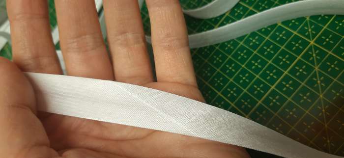 Фотография покупателя товара Косая бейка атласная, 15 мм × 132 м, цвет белый F101