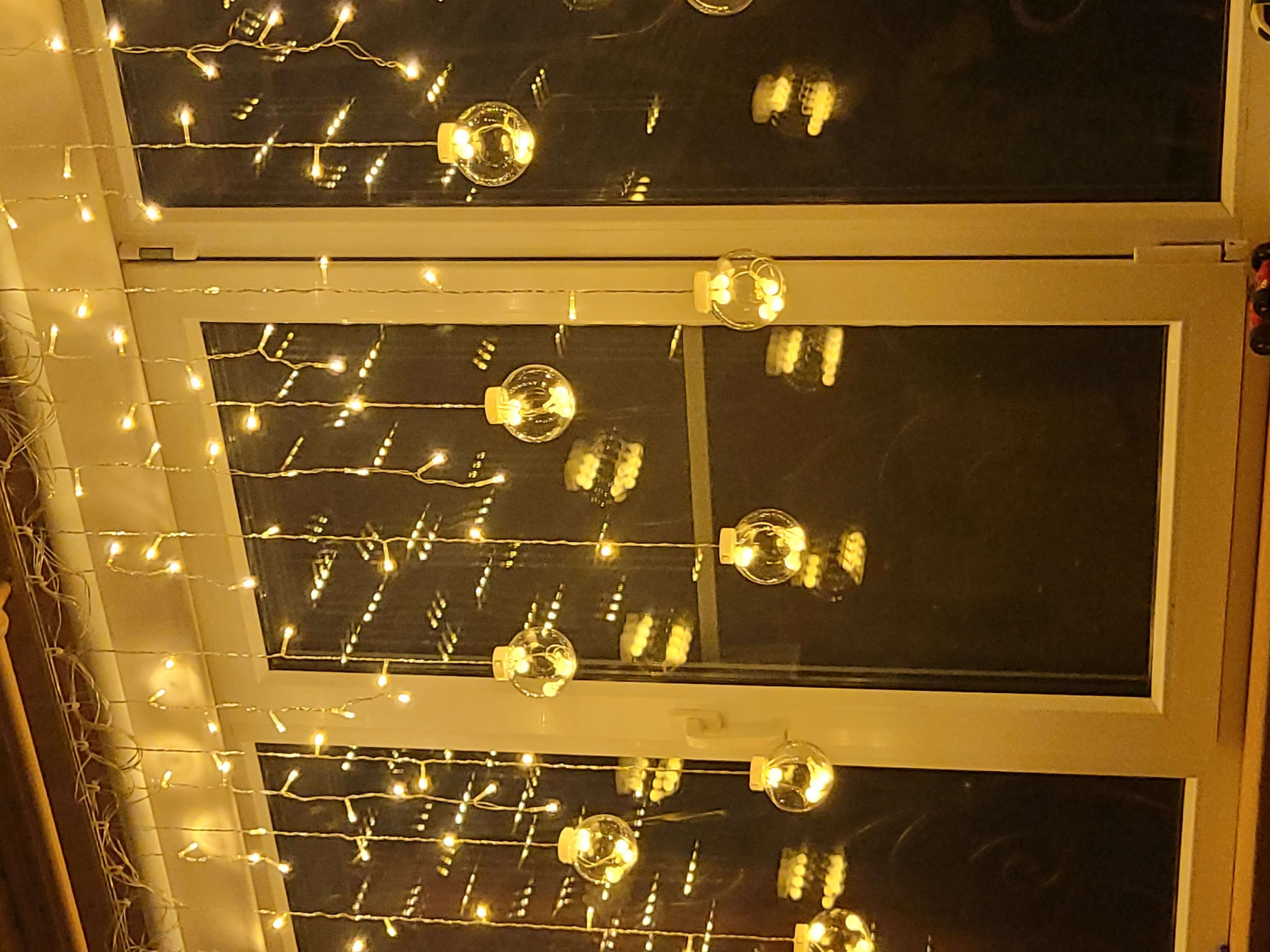 Фотография покупателя товара Гирлянда «Бахрома» 2.4 × 0.7 м с насадками «Шарики», IP20, прозрачная нить, 108 LED, свечение тёплое белое, 8 режимов, 220 В, УЦЕНКА - Фото 1