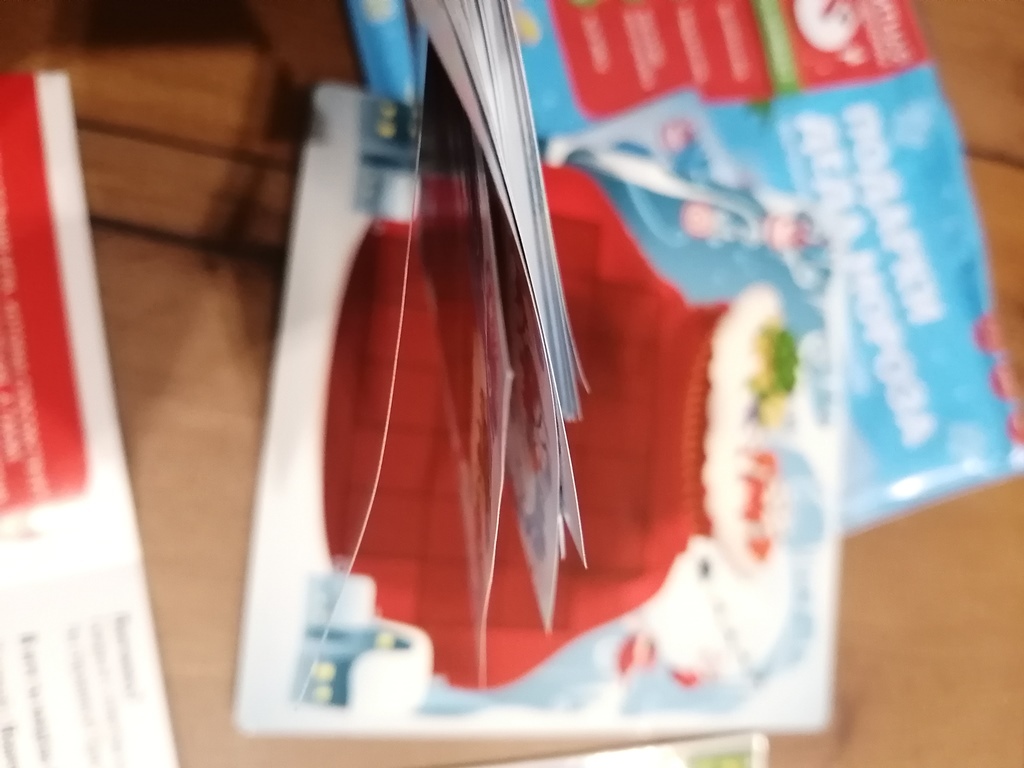 Фотография покупателя товара Новогодняя магнитная головоломка «Мы встречаем Новый Год», 48 карт, 6 магнитных деталей, 5+ - Фото 5