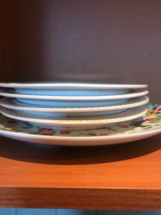 Фотография покупателя товара Тарелка керамическая обеденная «Морская гладь», d=22 см, цвет бежевый - Фото 3