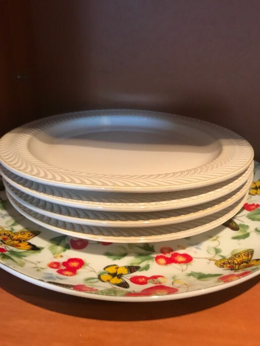 Фотография покупателя товара Тарелка керамическая обеденная «Морская гладь», d=22 см, цвет бежевый - Фото 2