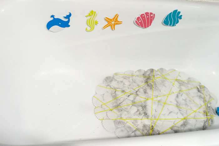 Фотография покупателя товара Набор мини-ковриков для ванны на присосках Доляна «Океан», 16×16 см, 5 шт, цвет МИКС - Фото 2