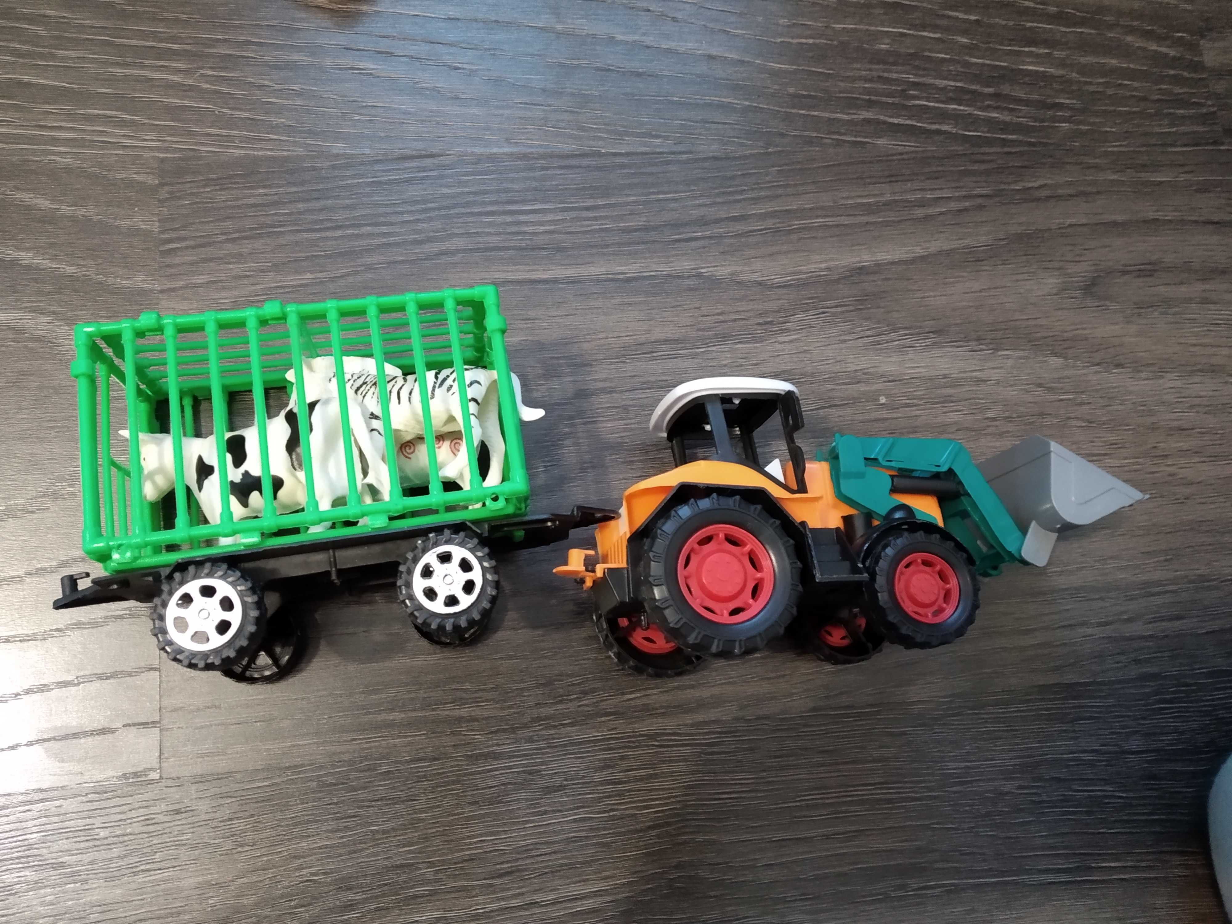 Фотография покупателя товара Трактор инерционный «Фермер», с прицепом и животными, МИКС