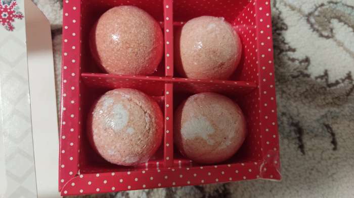 Фотография покупателя товара Новогодний набор бомбочек для ванн «Снежинки» 4 шт., 40 г - Фото 2