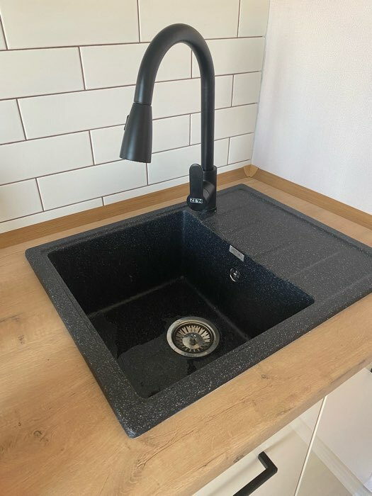 Фотография покупателя товара Смеситель для кухни ZEIN Z1299, однорычажный, выдвижная лейка, латунь, черный - Фото 3