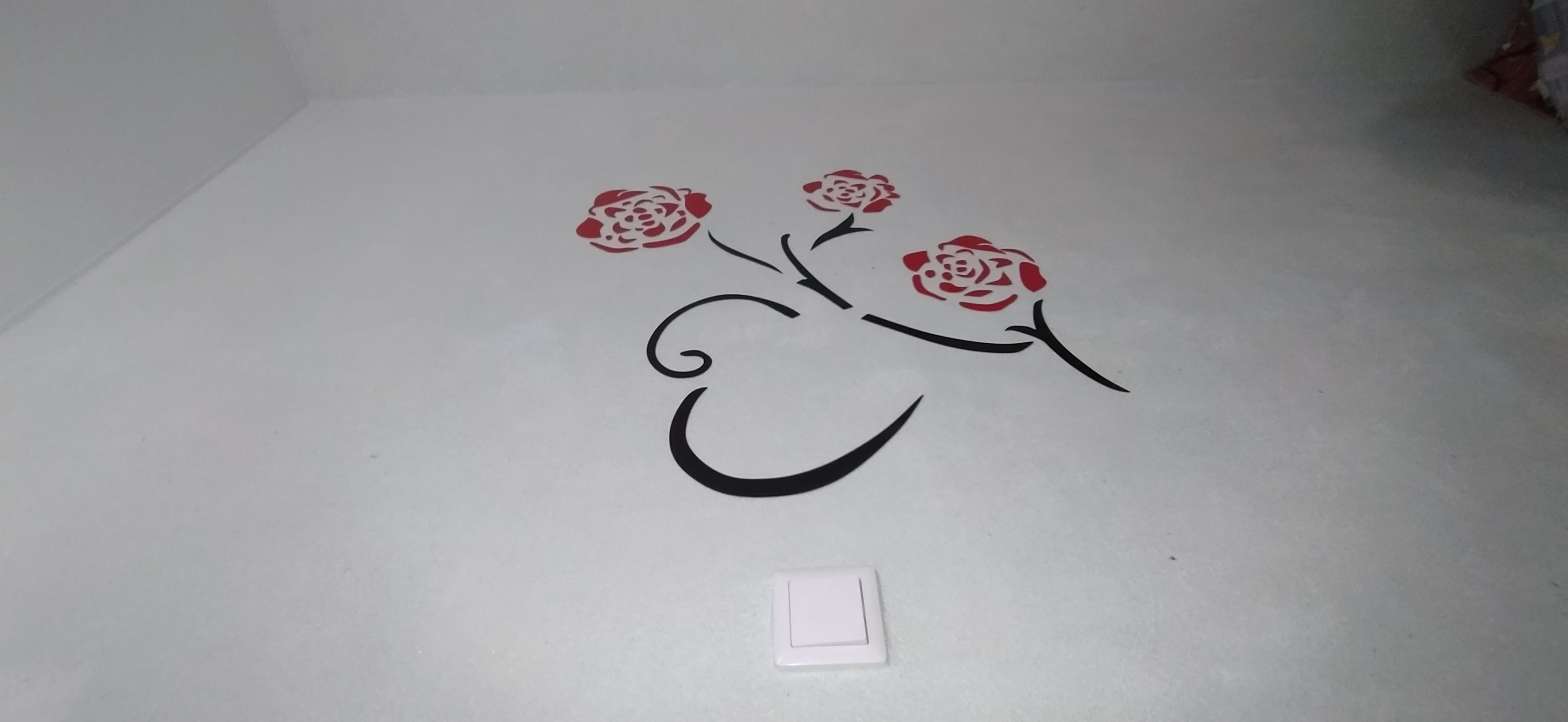 Фотография покупателя товара Наклейки интерьерные с фоторамками "Розы", декор на стену, панно 50 х 50 см, рамка 11 х 8 см