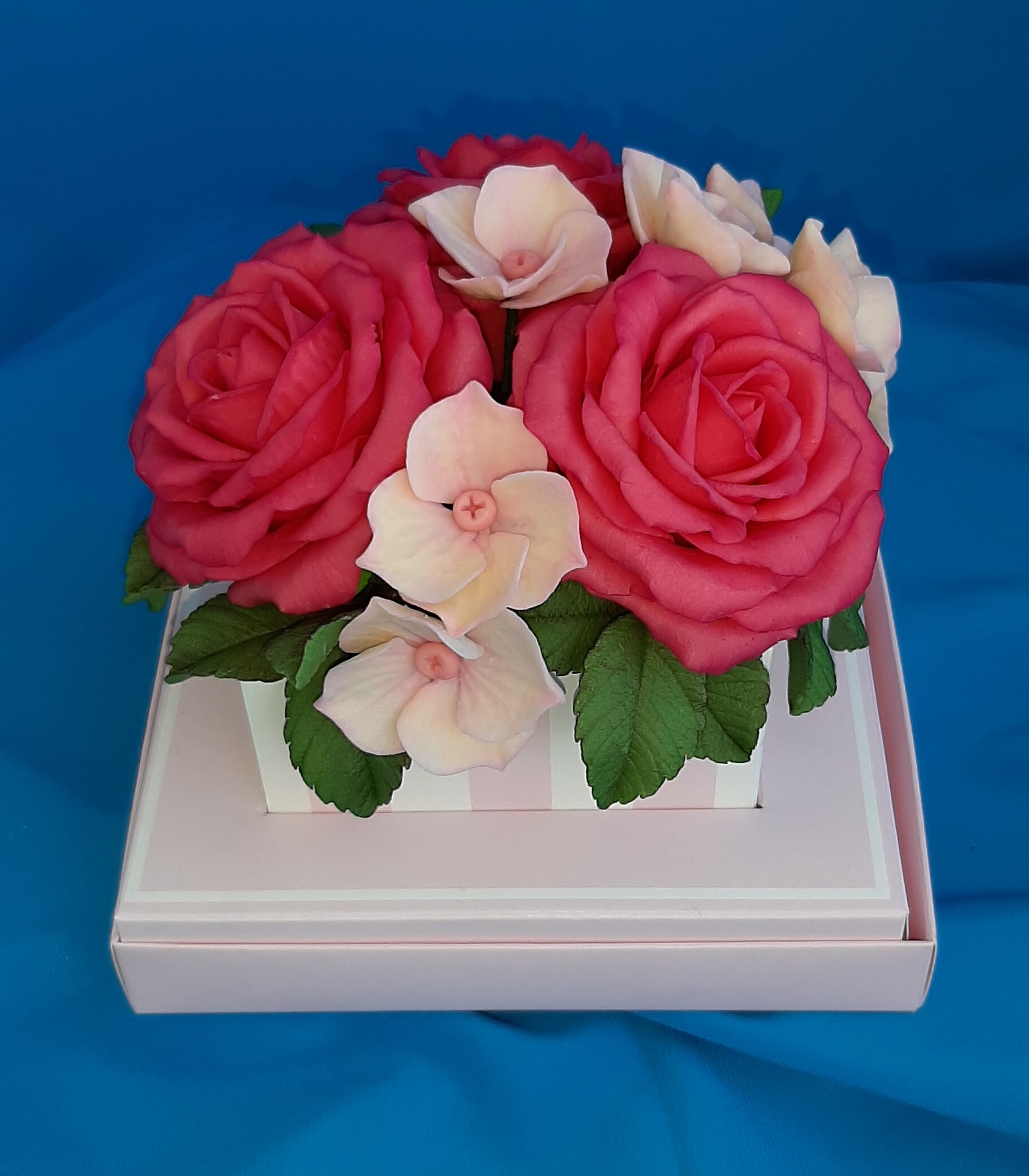 Фотография покупателя товара Коробка подарочная для цветов с вазой и PVC окнами складная, упаковка, «With love», 16 х 23 х 16 см - Фото 7